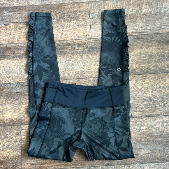 lululemon athletica Pants - Lululemon floral leggings with pockets size 4